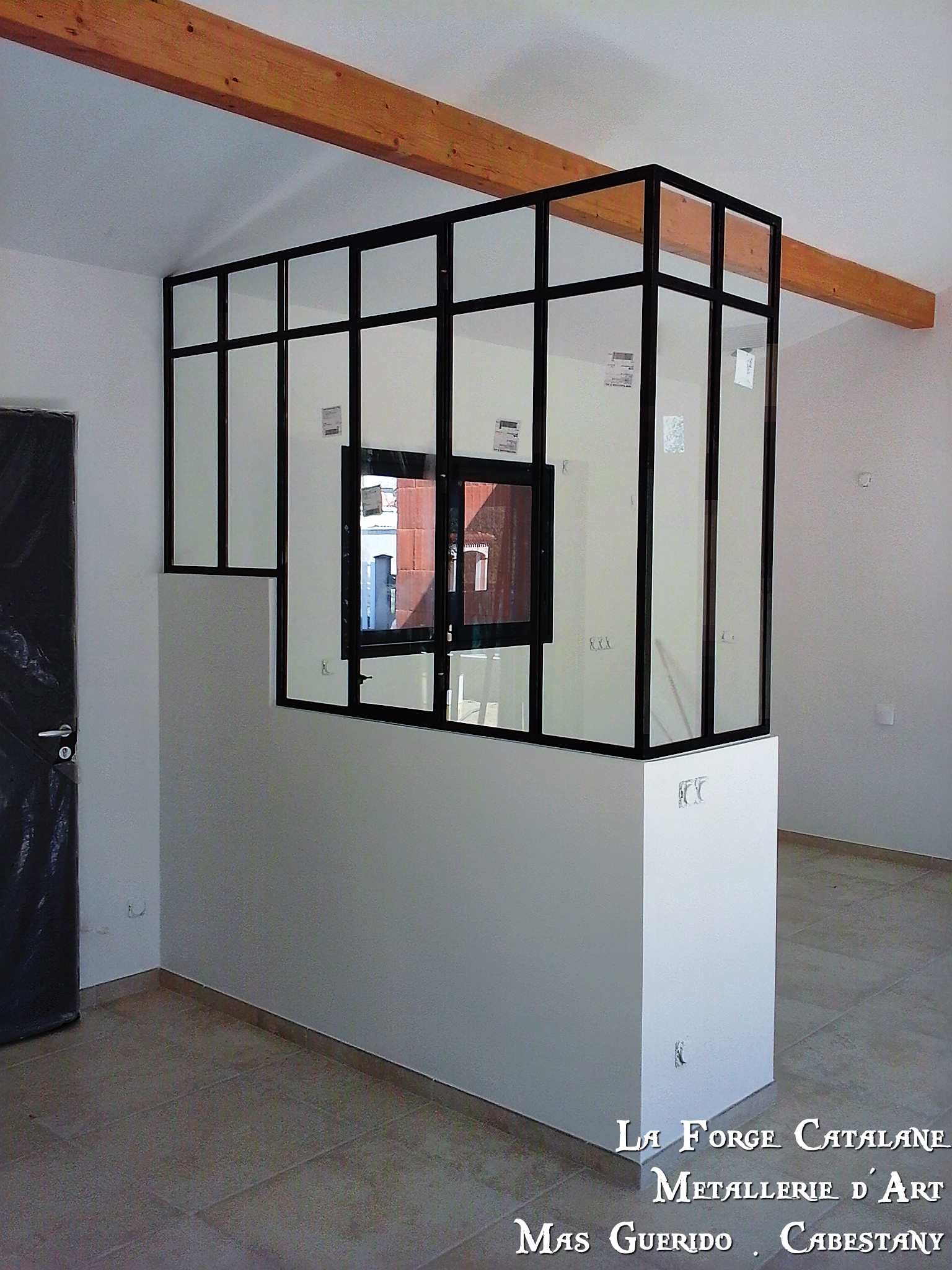 verriere angle L fenetre ouvrante centre forge catalane.jpg